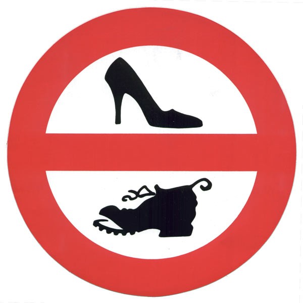 Trem No shoes aboard sign | Boulet Lemelin Yacht