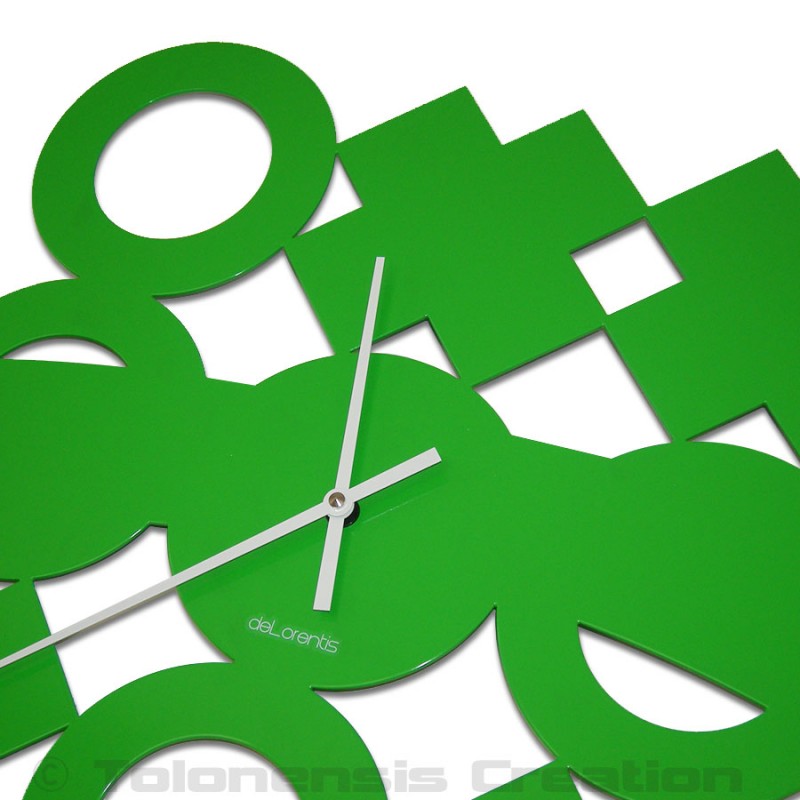 Green clock Tic-Tac-Toe