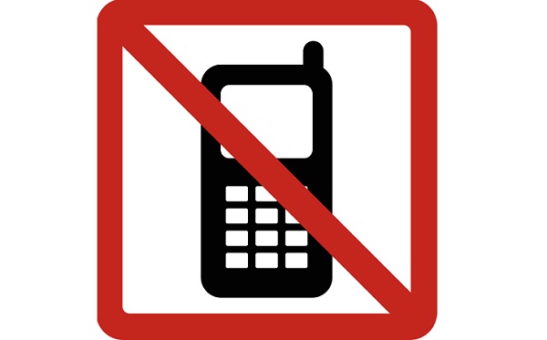 BOOM | Call Time: Zee's No-Mobile-Phones Policy
