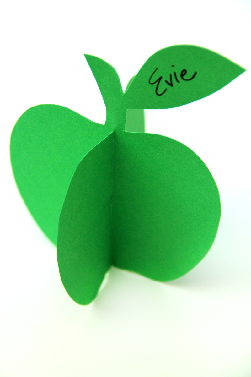 DIY 3D Apple Place Cards for Fall Parties | Studio DIY