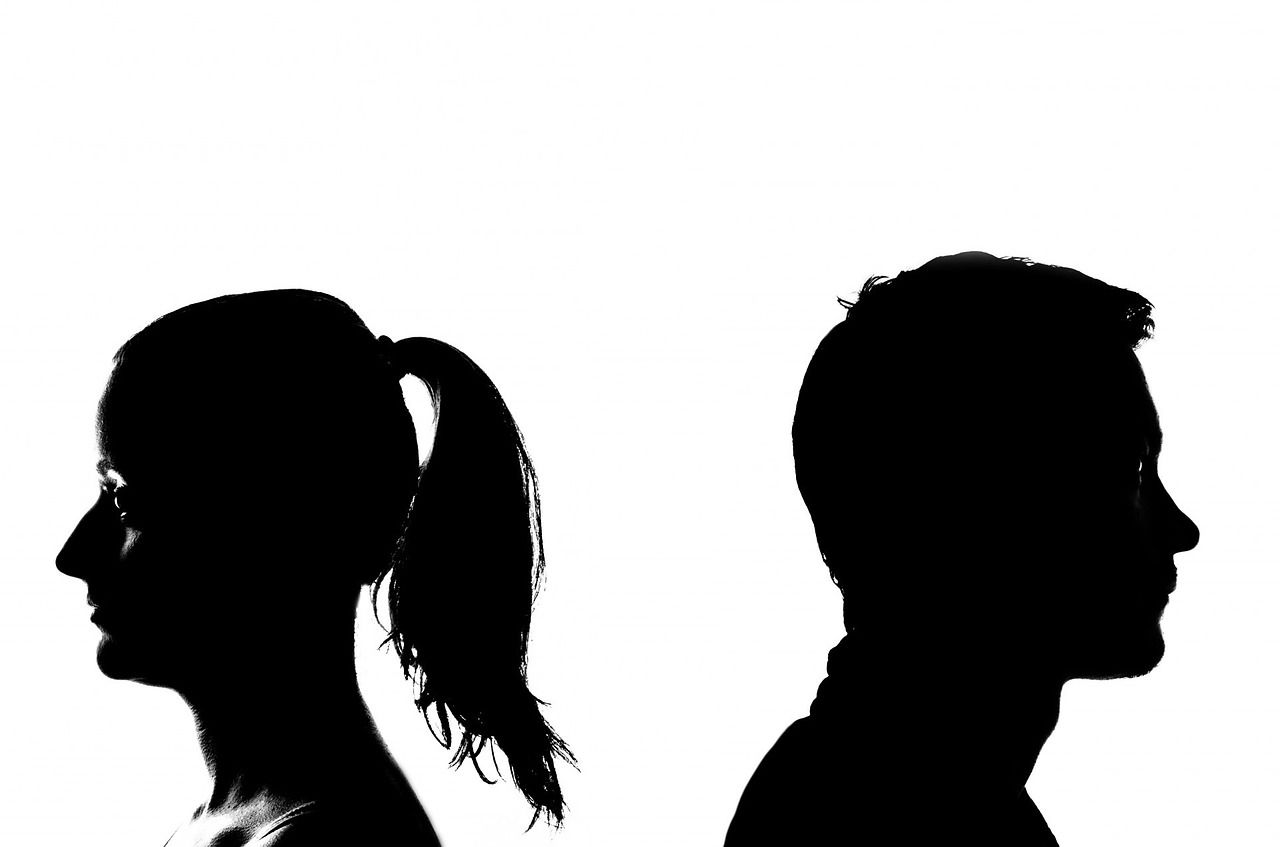 5 Warning Signs You're In a Toxic Relationship (And It's Killing ...